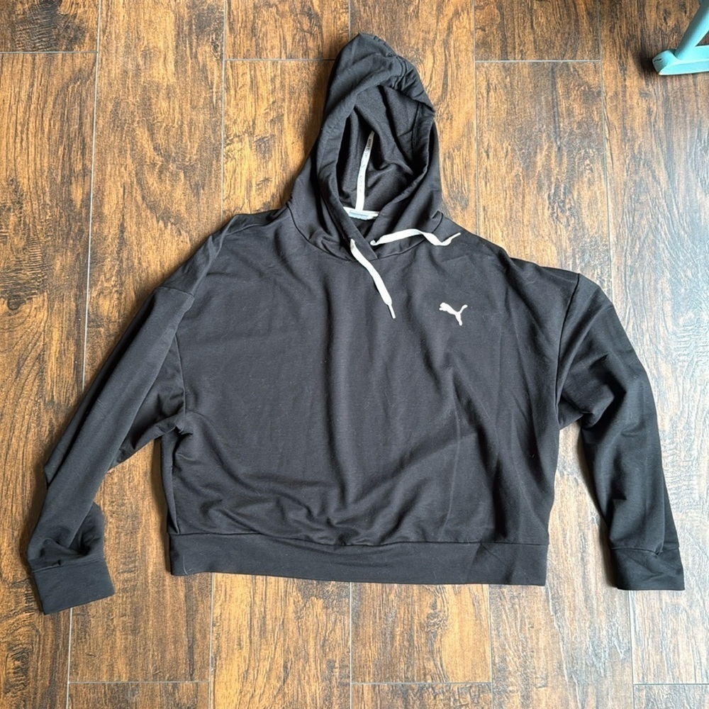 Puma Black cropped Hoodie with White Logo size XL (B13)